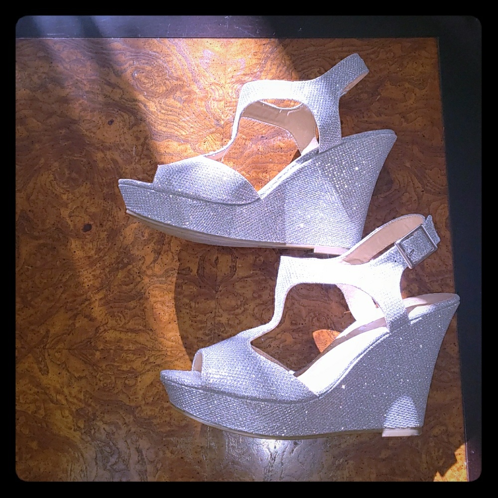 NIB Sparkle Wedge